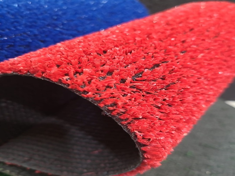 Kırmızı Çim Halı Modelleri ve Fiyatları