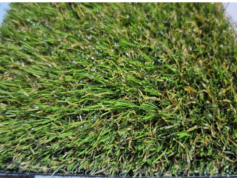 Plastik Çim Halı – Bahçe, Balkon ve Spor Alanı için Sentetik Çim